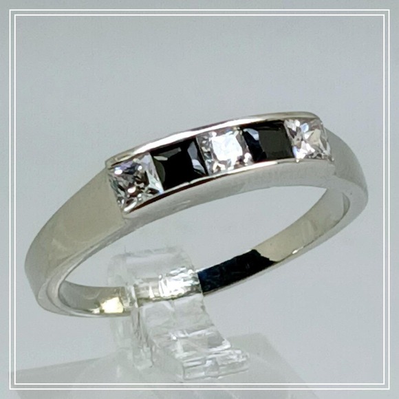 Vintage Other - Vintage 90s Silver Princess Cut Black White Stone Channel Set Band Ring Size 10